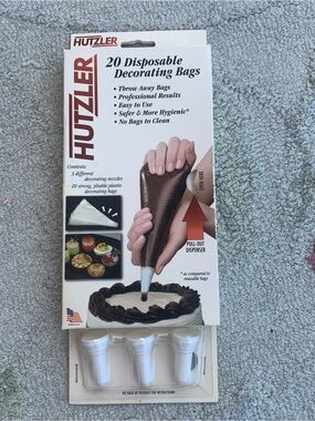 Hutzler Disposable Decorating Bags and Nozzles set